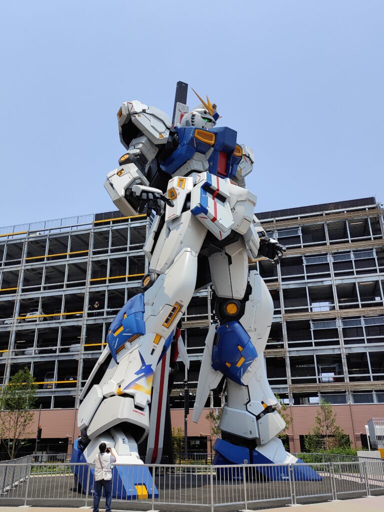 ガンダム立像