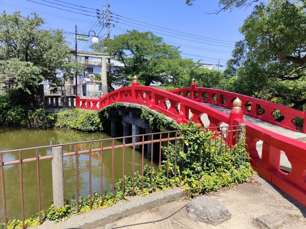 赤い橋　ご神橋