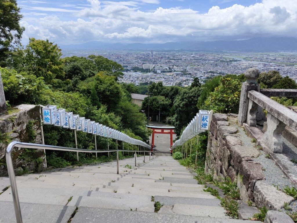 高良大社　階段　上から