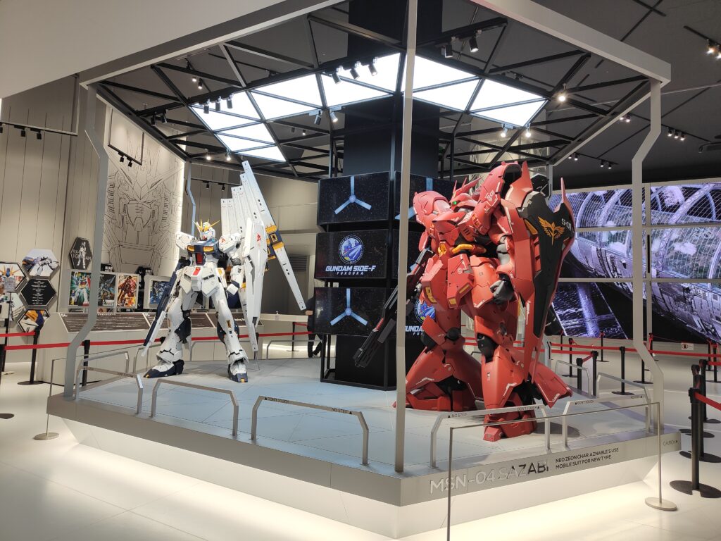 ガンダムパーク　ガンダム　シャア専用ザク