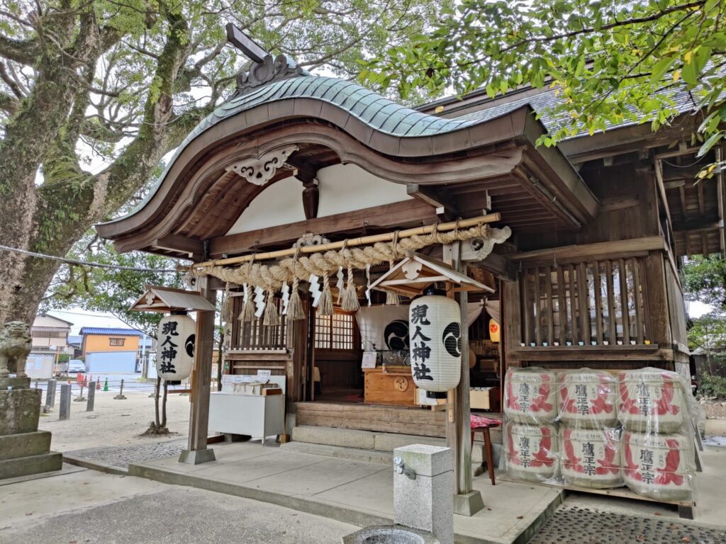 現人神社　本殿