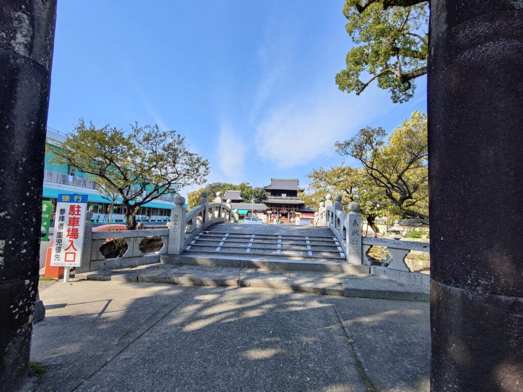 水田天満宮鳥居から橋