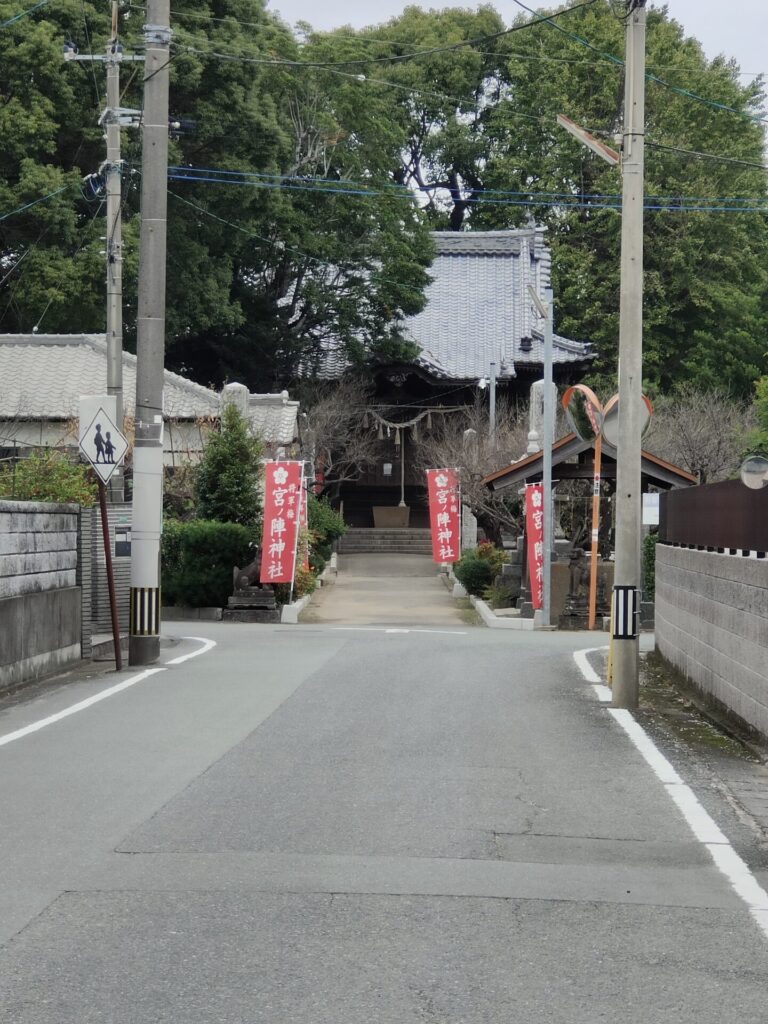 神社の入口　遠景